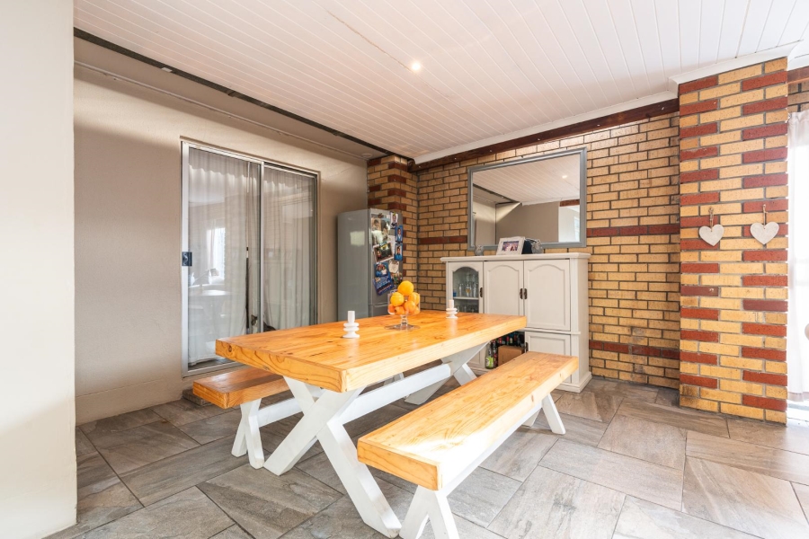 3 Bedroom Property for Sale in Bothasig Western Cape